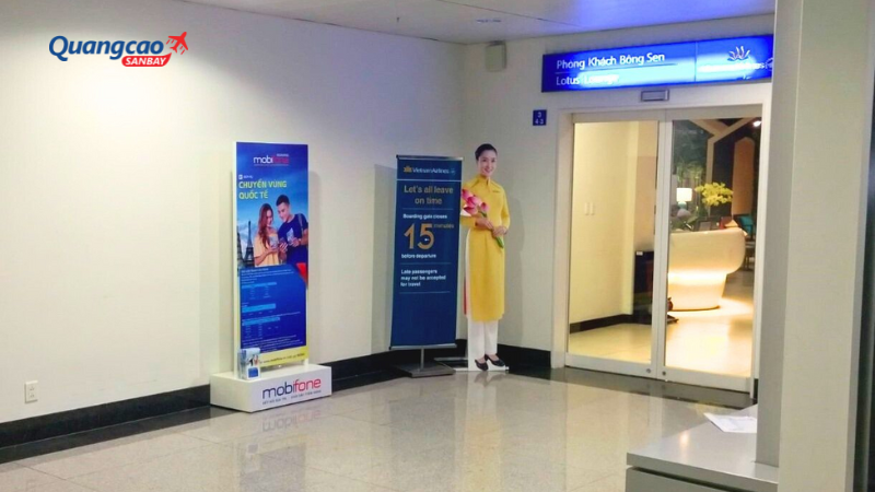 Quảng cáo Standee tại sân bay