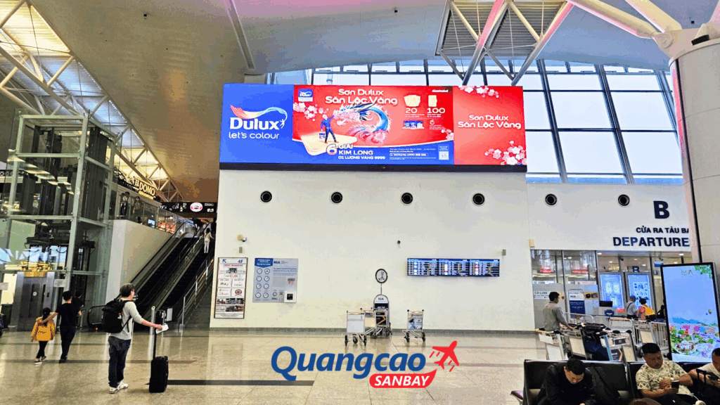 Quảng cáo màn hình LED sân bay truyền tải nội dung sống động