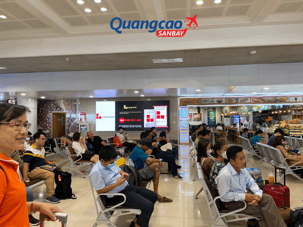 Màn hình LED khu vực phòng chờ ra cửa tàu bay