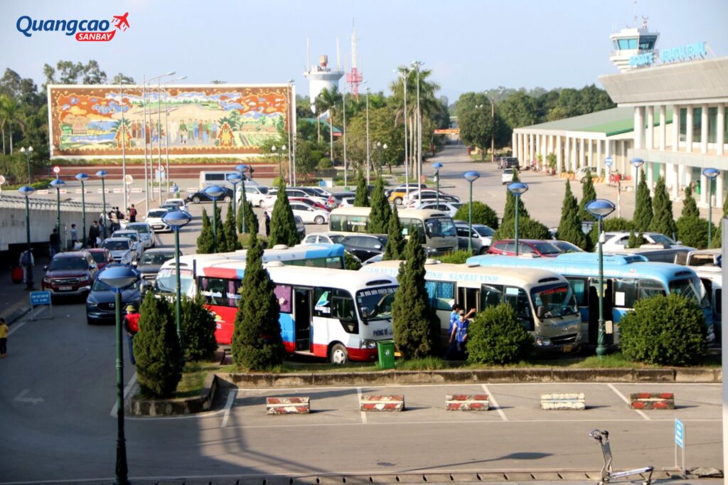 Khu vực ngoài trời, bãi đỗ xe tại sân bay Vinh