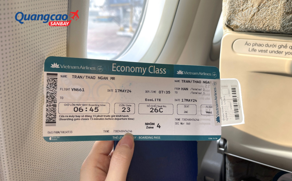Nhóm 4 trên vé máy bay Vietnam Airlines