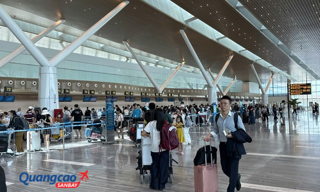 Hành khách tại nhà ga T3 - Cảng HKQT Tân Sơn Nhất