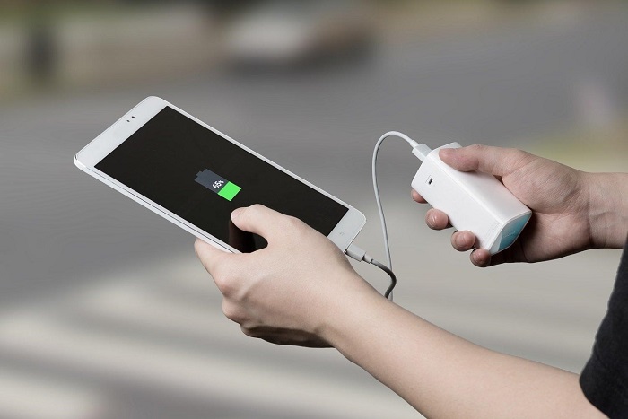 Sạc dự phòng được phép mang lên máy bay nhưng cần tuân thủ quy định nghiêm ngặt(Ảnh: Internet)