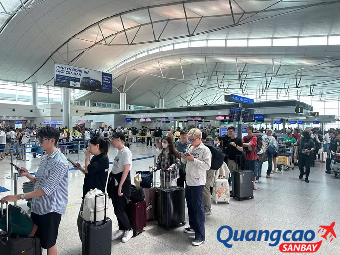 Du lịch bùng nổ, hàng không căng mình giữ nhịp tăng trưởng