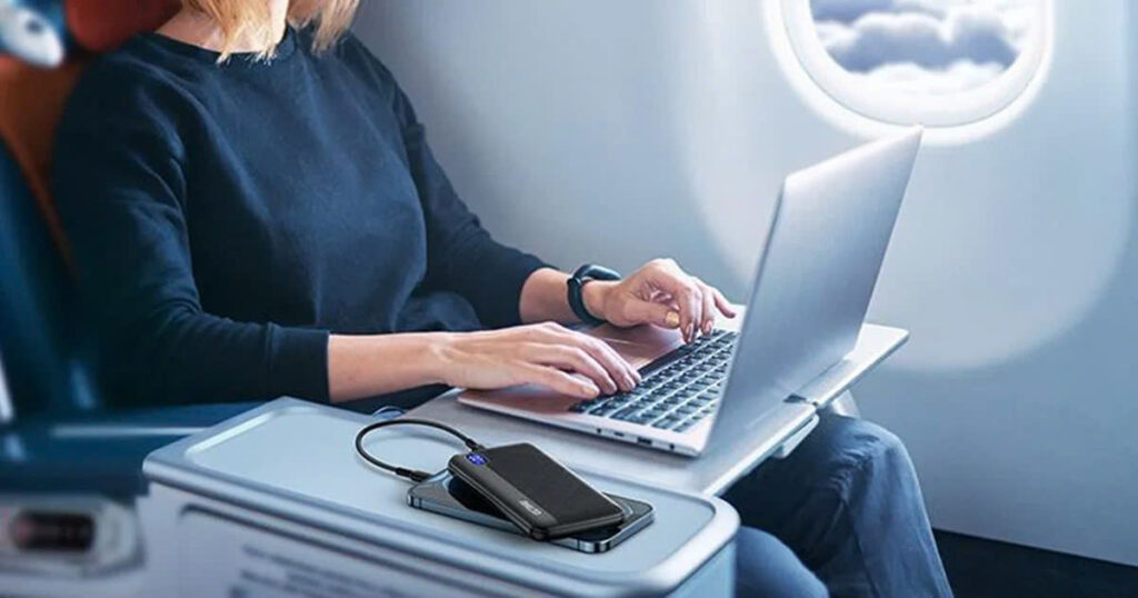 Vietnam Airlines và Vietjet Air cấm dùng pin sạc dự phòng trên máy bay do lo ngại an toàn..(Ảnh st)