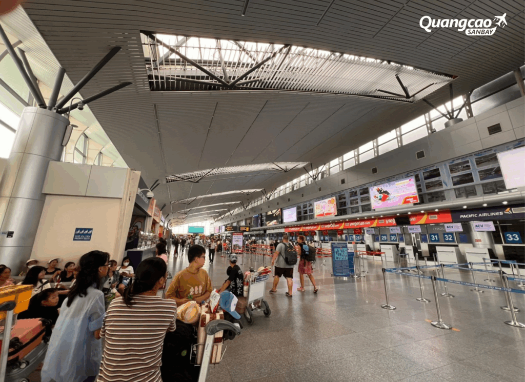 Advertising at Da Nang airport helps reach target customers effectively