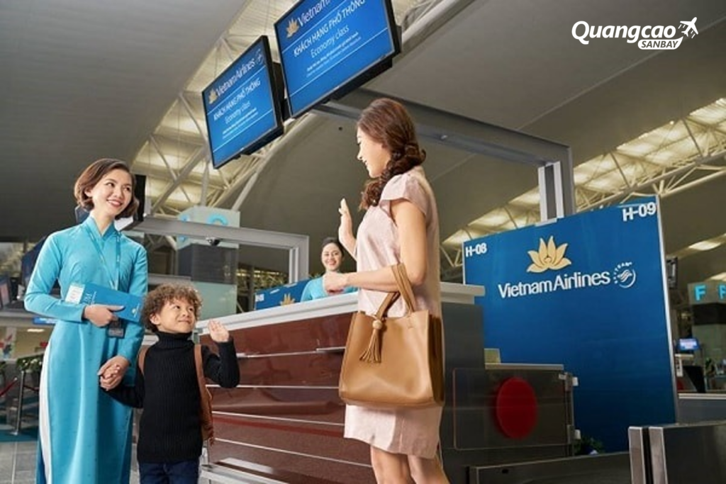 Vietnam Airlines cung cấp dịch vụ tiếp viên đi cùng trẻ em khi đi máy bay