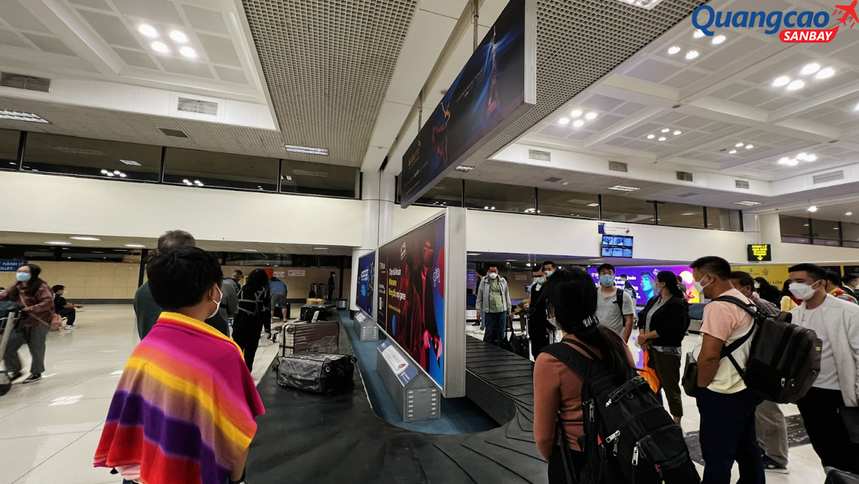 Cat Bi airport baggage carousel area