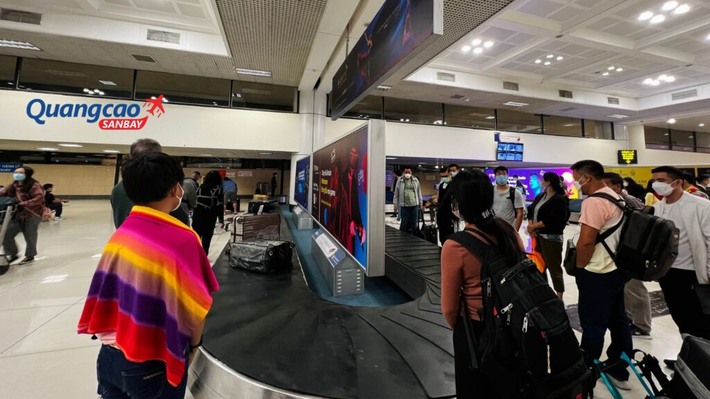 Baggage claim and arrival halls