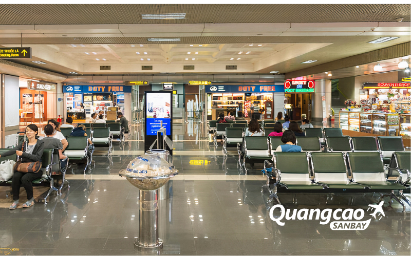 Advertise at boarding gates and departure lounges
