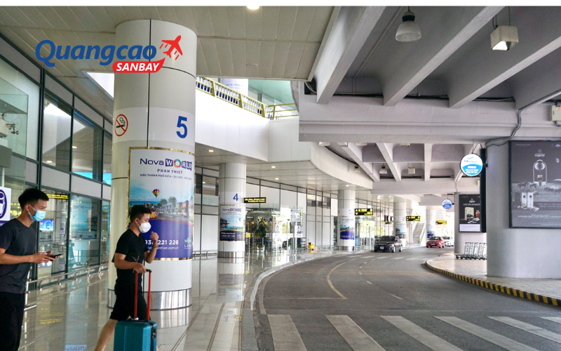 Advertise at arrival hall and exit pathways