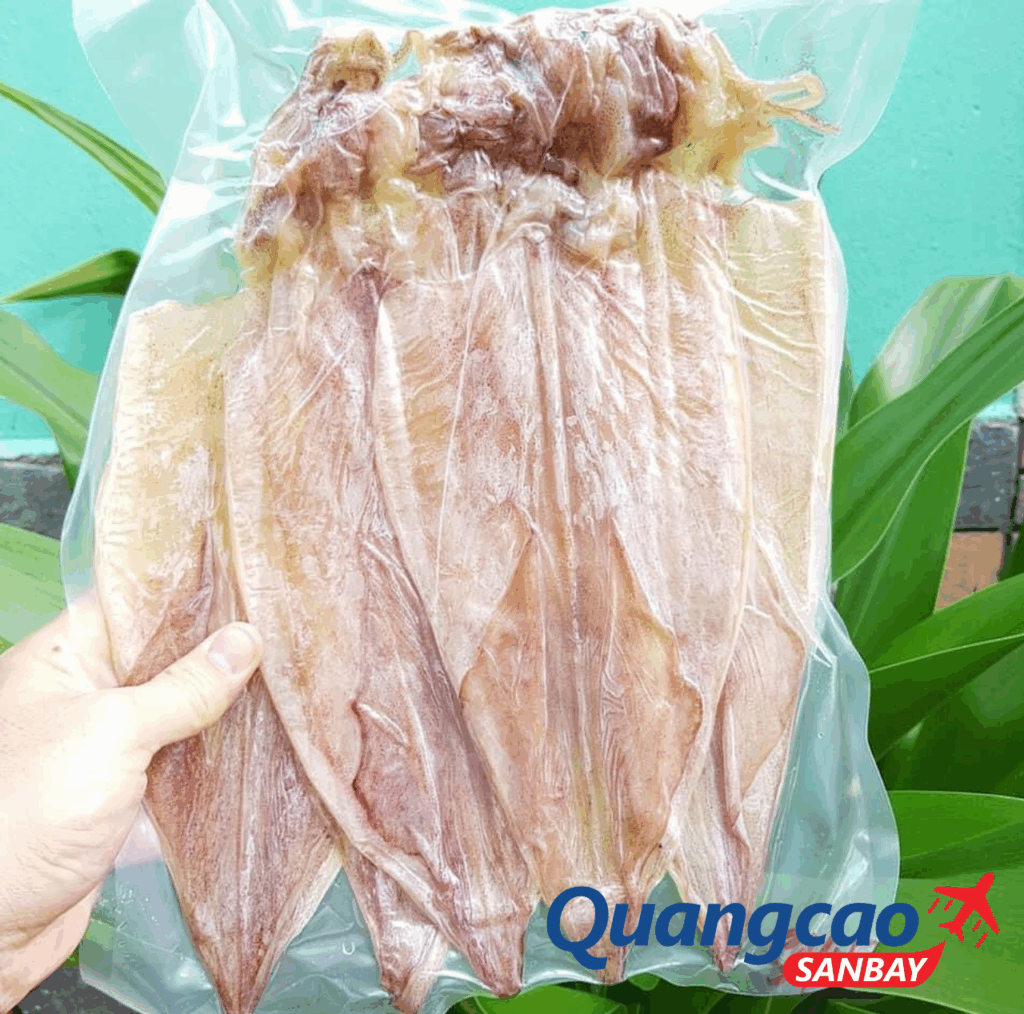 Mực khô được đóng gói hút chân không, không mùi, sạch sẽ