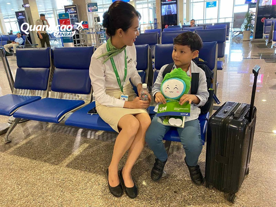Giấy tờ đi máy bay cần thiết cho trẻ dưới 14 tuổi
