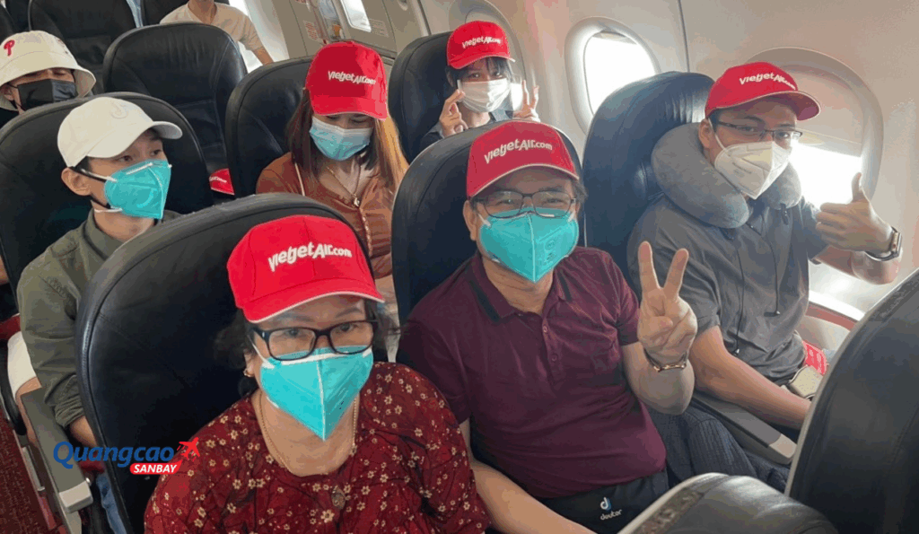 Hành khách cao tuổi nên mang giấy tờ tùy thân và giấy xác nhận sức khỏe khi đi máy bay