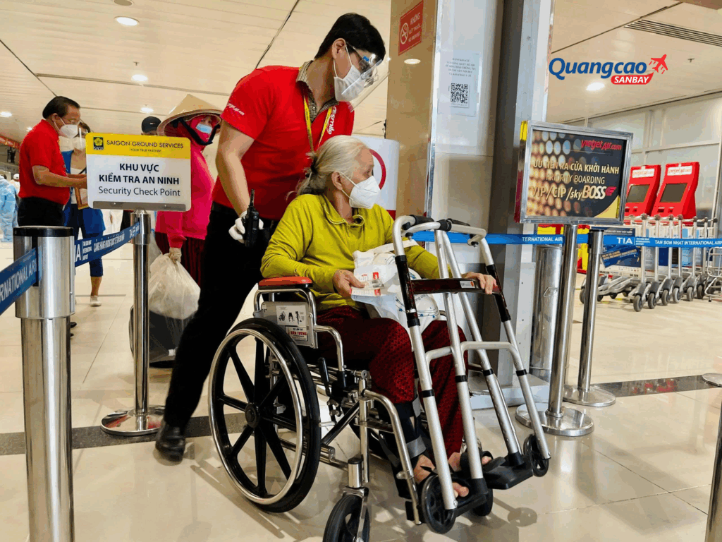 Người khuyết tật đi máy bay cần giấy tờ tùy thân và nhận được sự hỗ trợ đặc biệt từ tiếp viên