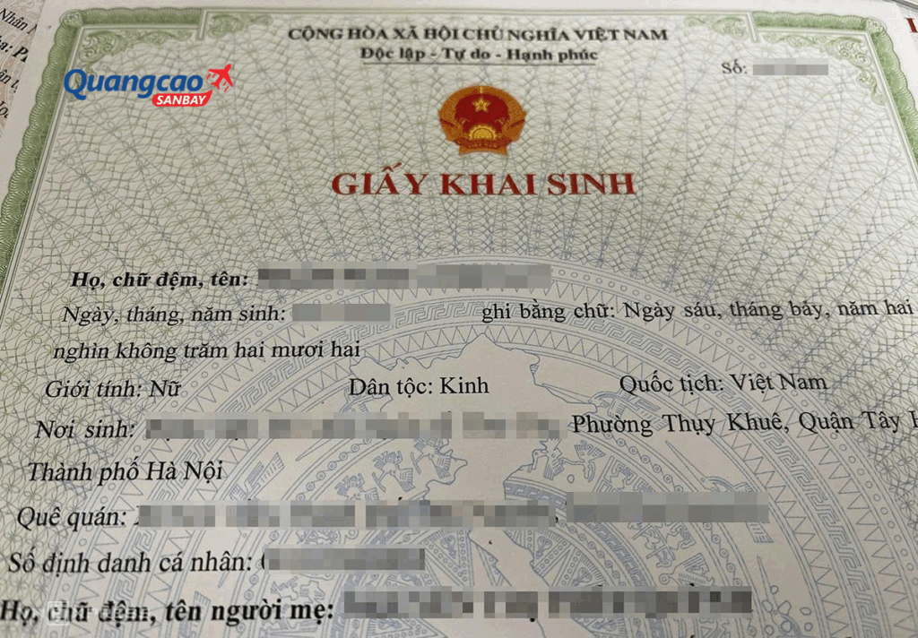 Trẻ em dưới 14 tuổi khi đi máy bay cần có giấy khai sinh