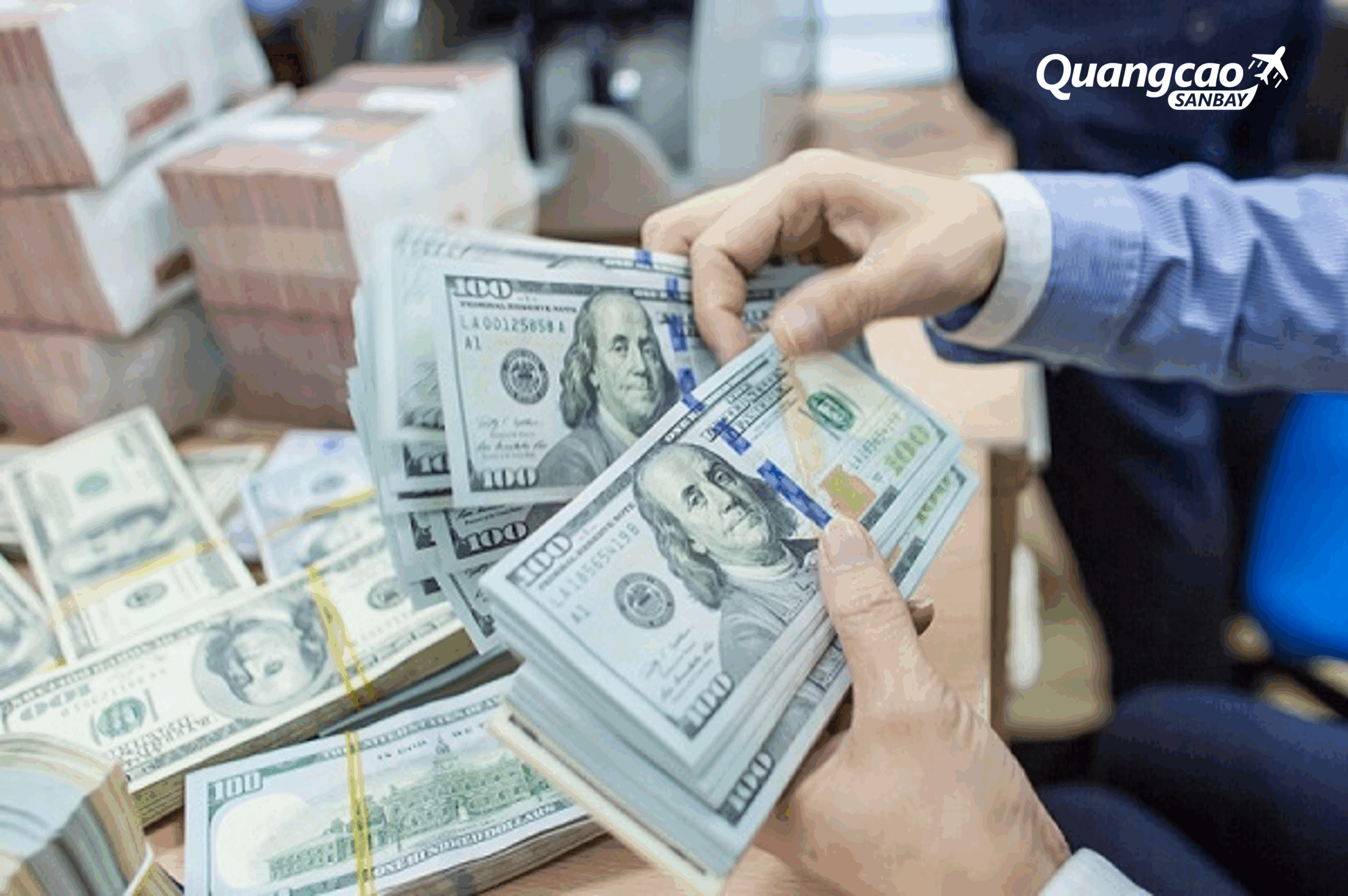 Hành khách bay nối chuyến cần khai báo nguồn tiền nếu mang trên 5.000 USD