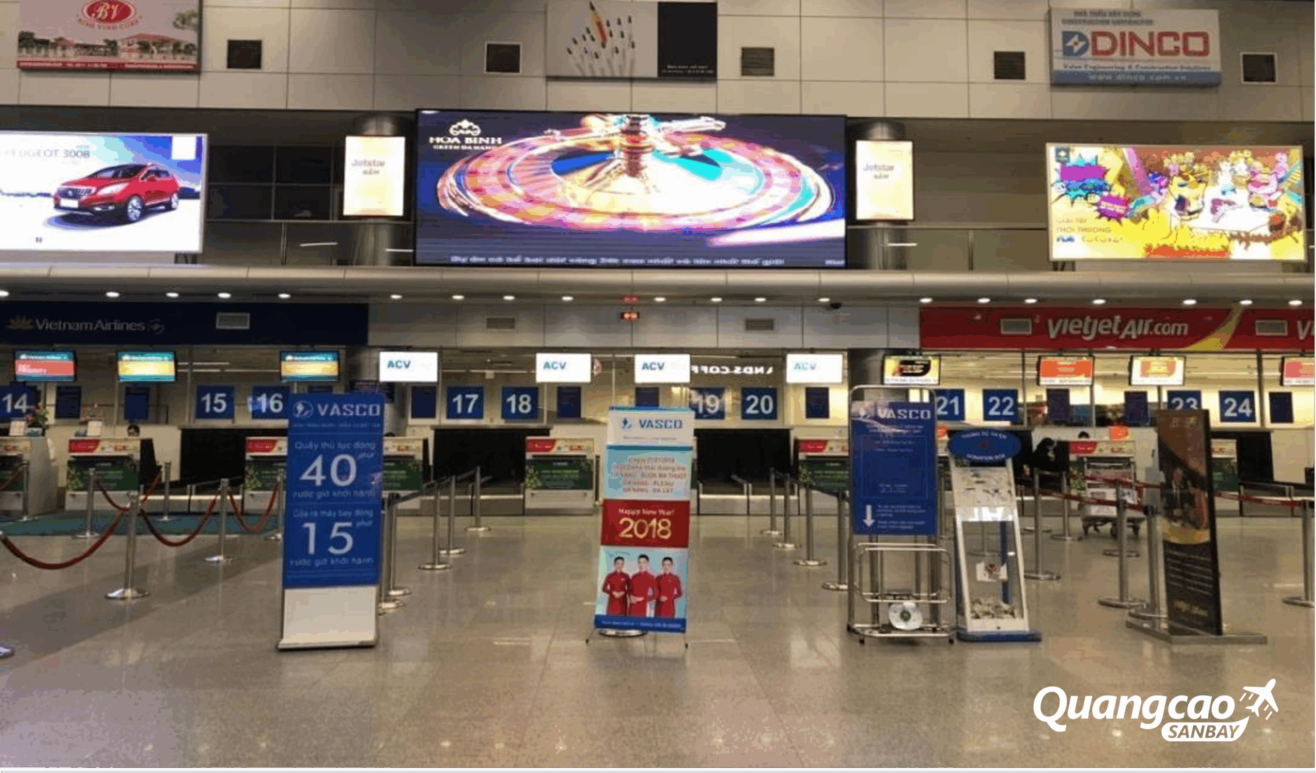 LED screen Vietnam airport advertising at the check-in area