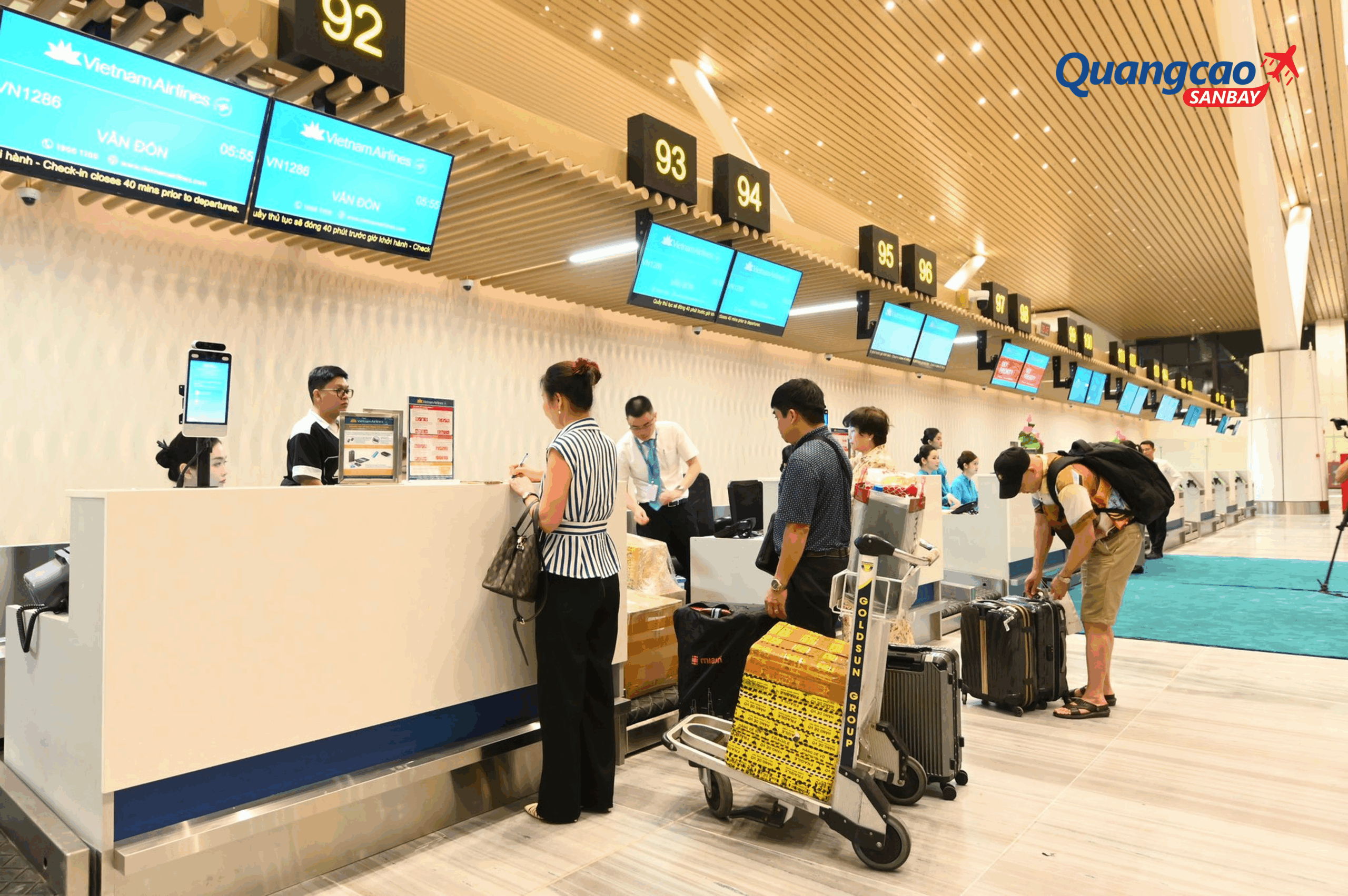 Hành khách không bị giới hạn cụ thể về giá trị tiền mặt được mang theo