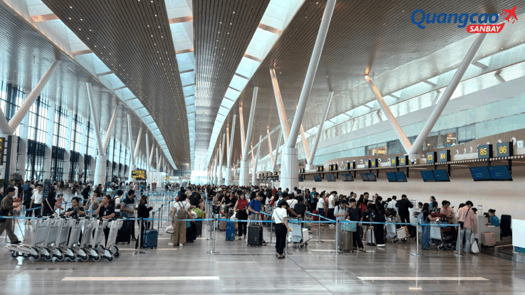 Nhu cầu di chuyển bằng đường hàng không tăng cao qua 10 tháng của năm 2025