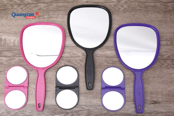 Gương soi có được mang lên máy bay không? Quy định cụ thể