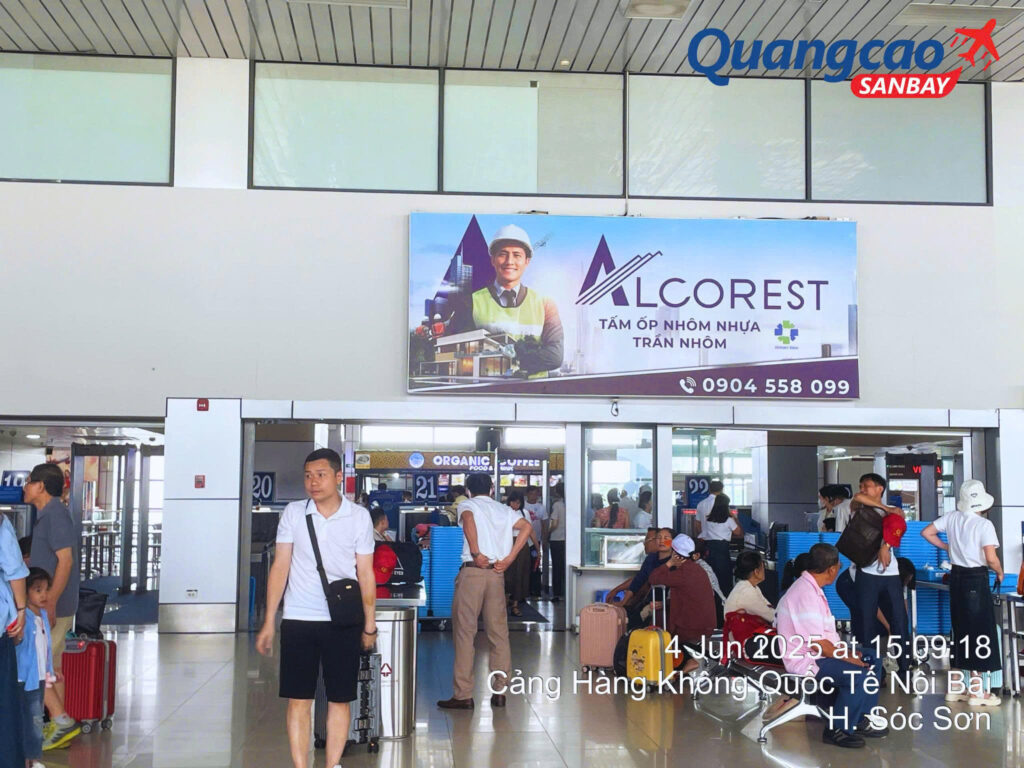 Quảng cáo khu vực đối diện soi chiếu an ninh - sân bay Nội Bài