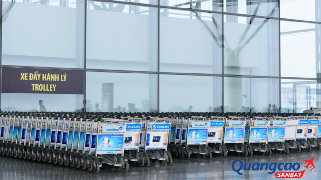 Quảng cáo trên xe đẩy hành lý
