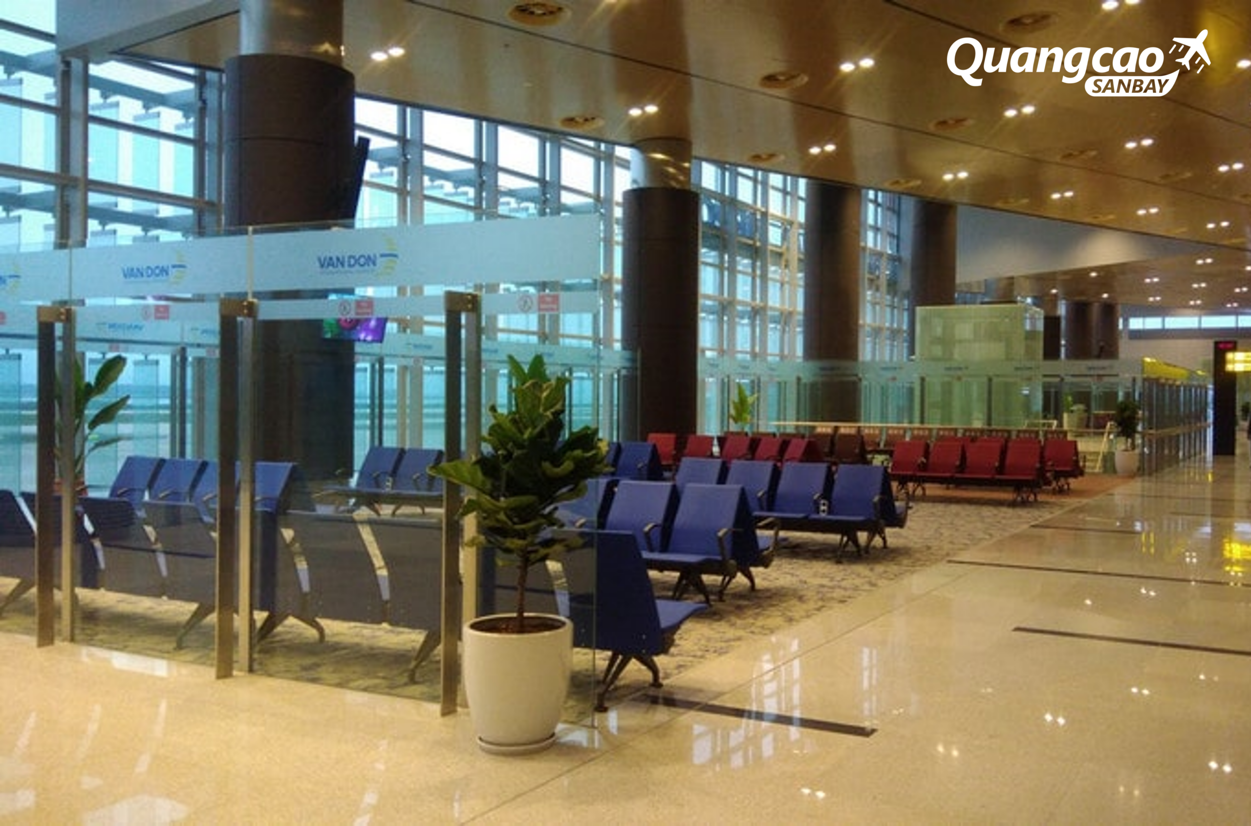 Quảng cáo dán decal tại sân bay