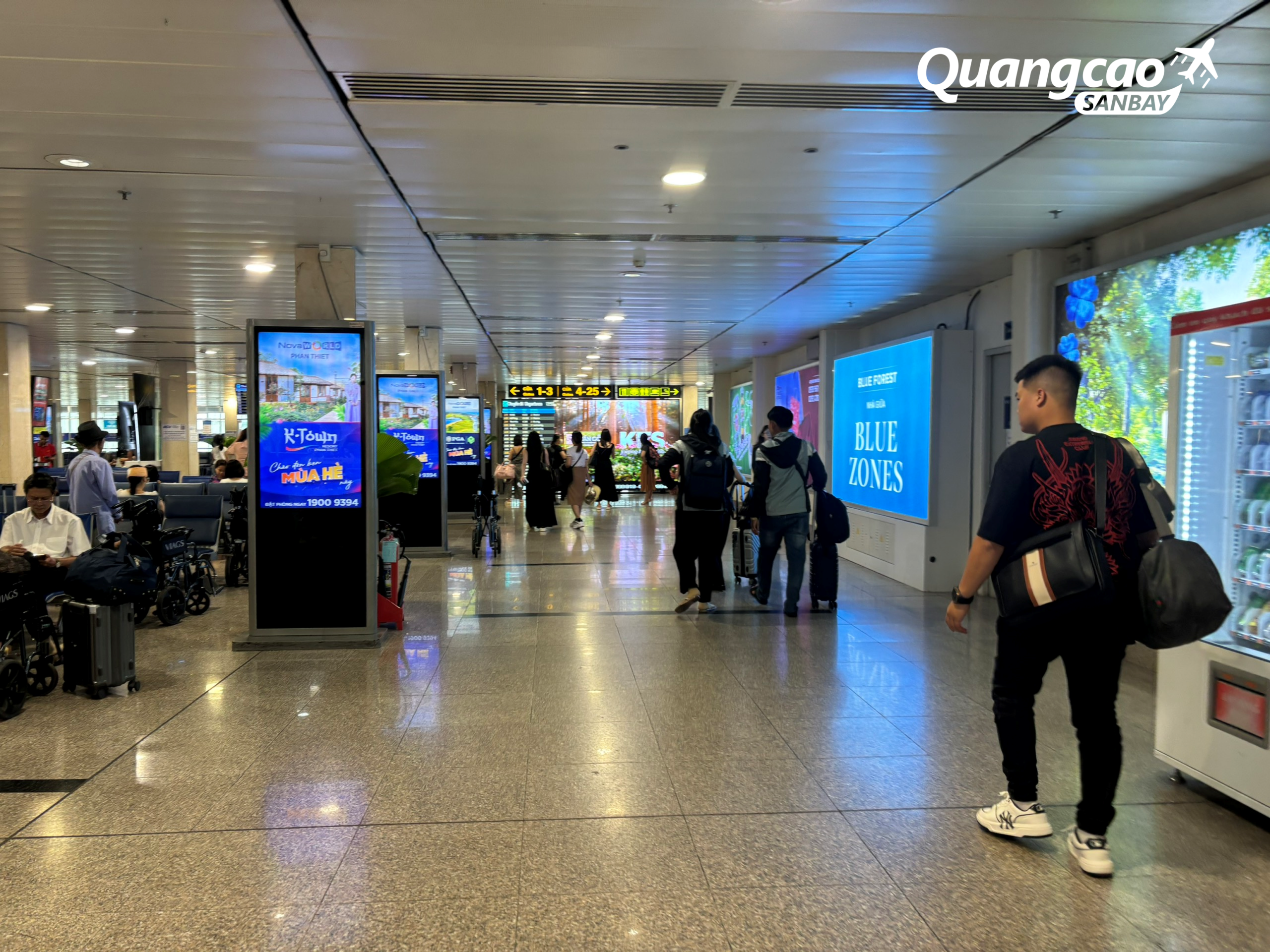 Quảng cáo tại khu vực phòng chờ lên máy bay