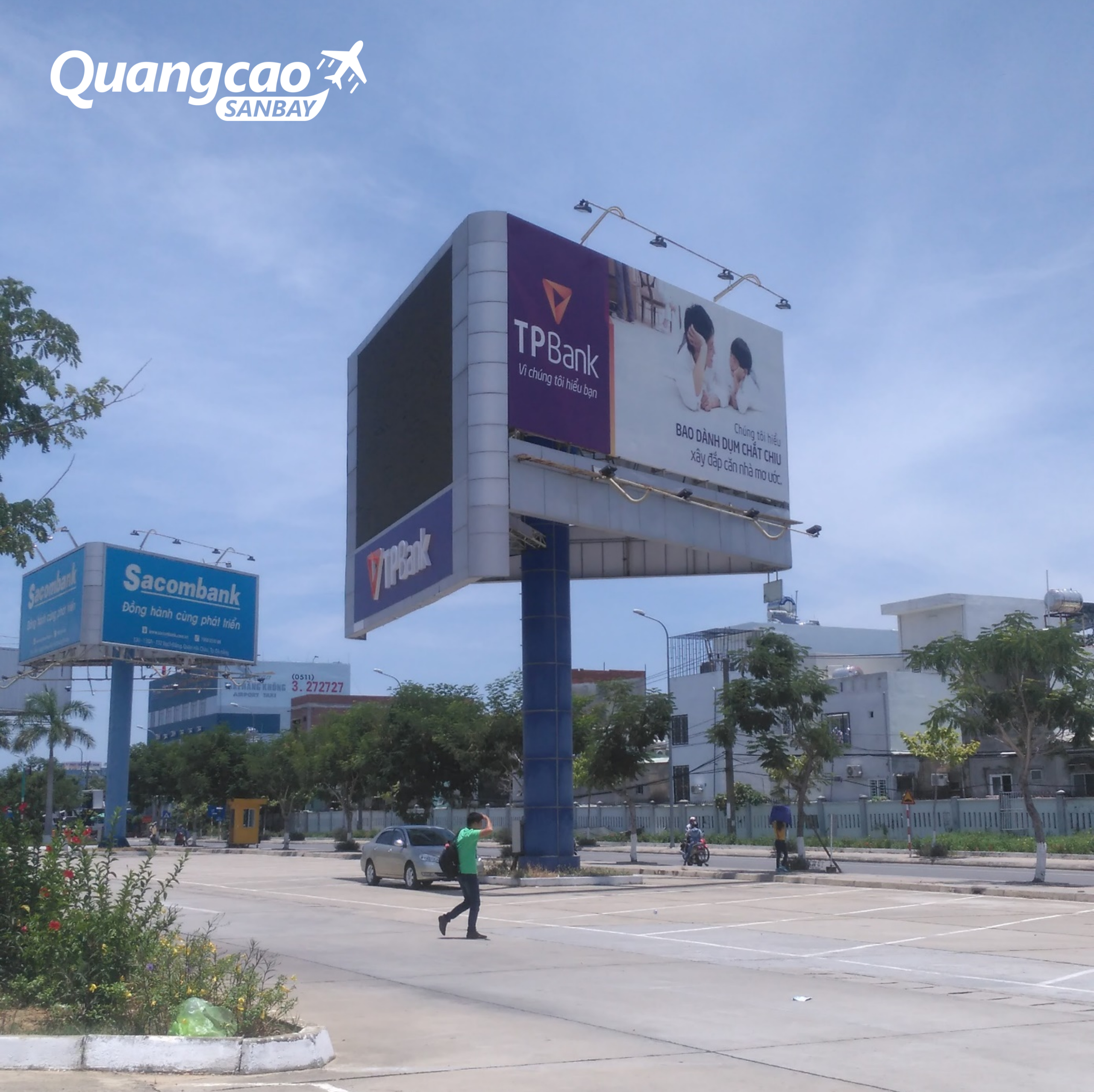 Pano quảng cáo tại sân bay